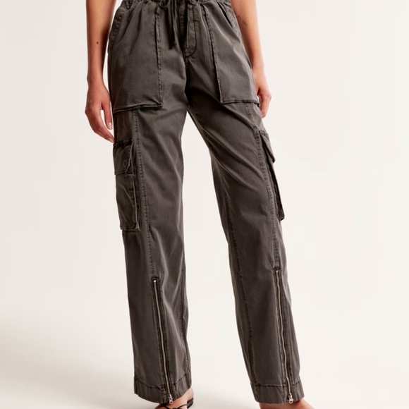 Abercrombie & Fitch Sage Cargo Wide Leg Pants - Picture 2 of 5